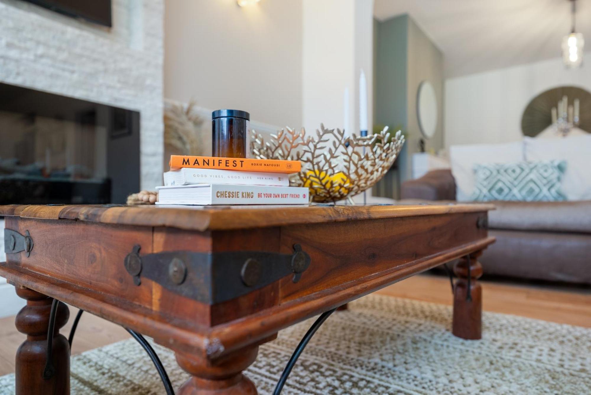 Long Term And Summer Special Offer! 5-Bedroom Spacious, Stunning Design, Sociable Areas & Cosy House Near South Downs Park, Sleeps 11 With Games Room, Private Parking And Garden- By Blue Puffin Stays Waterlooville Exterior photo
